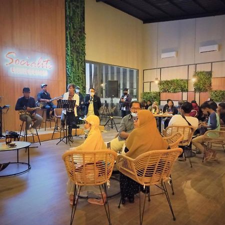 Front One King Hotel Tuban Tuban  エクステリア 写真