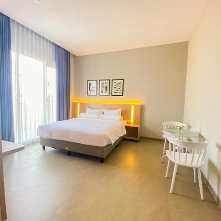 Front One King Hotel Tuban Tuban  エクステリア 写真