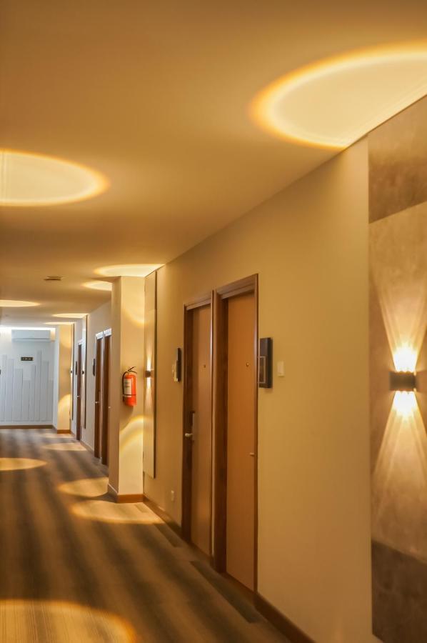 Front One King Hotel Tuban Tuban  エクステリア 写真