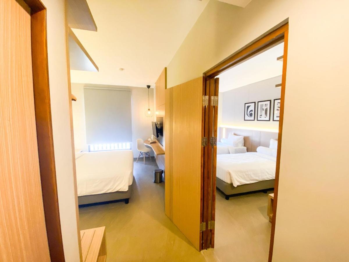 Front One King Hotel Tuban Tuban  エクステリア 写真