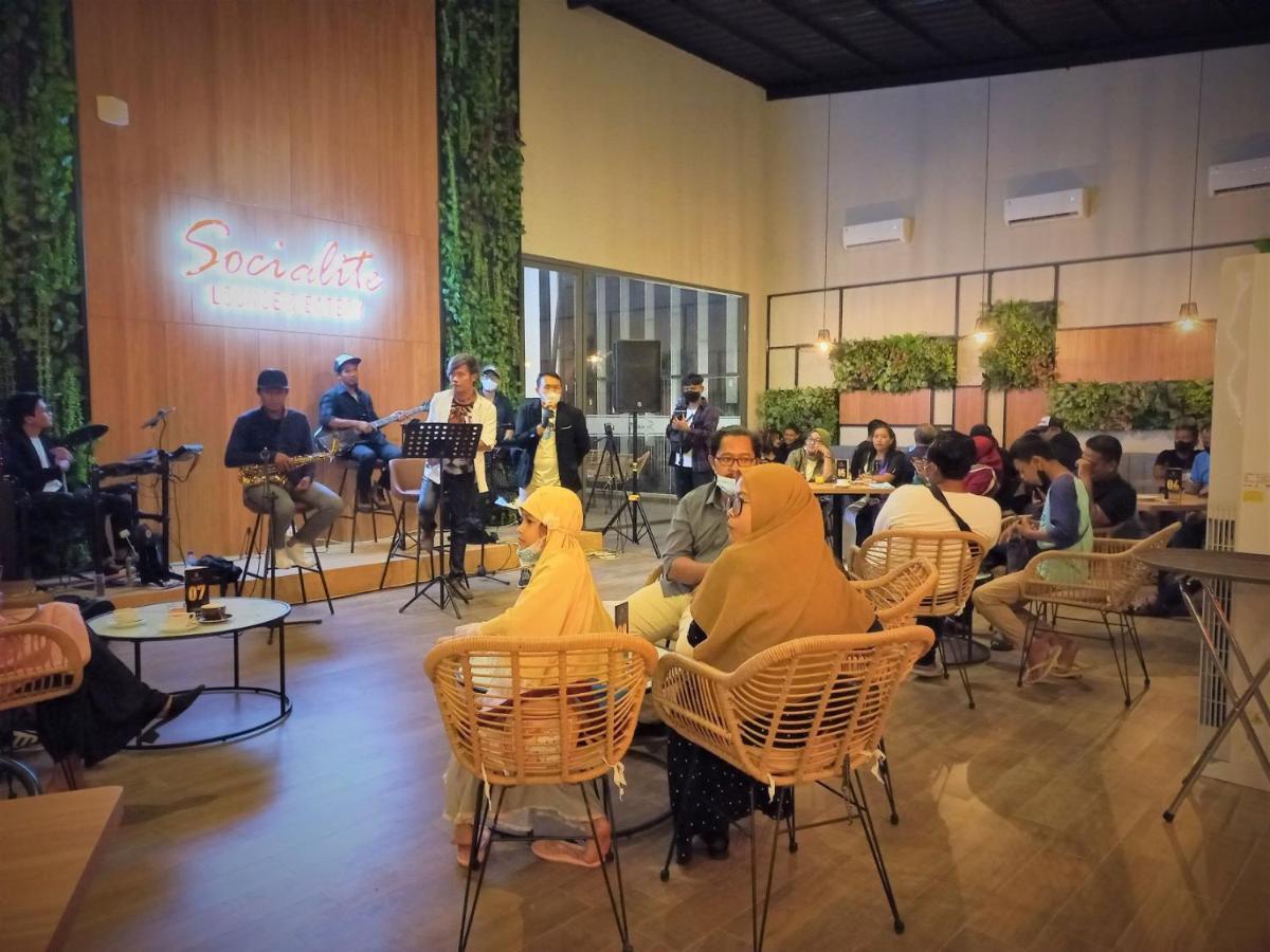Front One King Hotel Tuban Tuban  エクステリア 写真