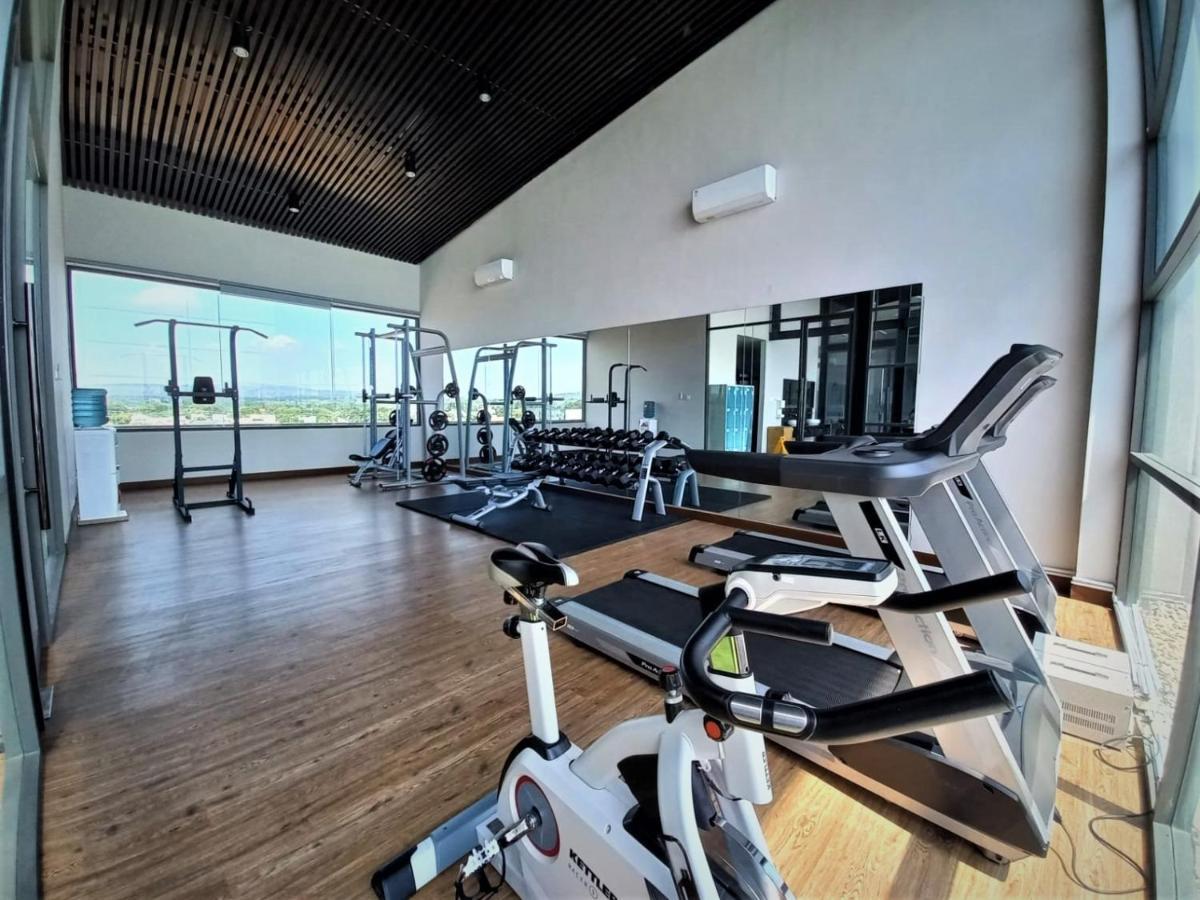 Front One King Hotel Tuban Tuban  エクステリア 写真