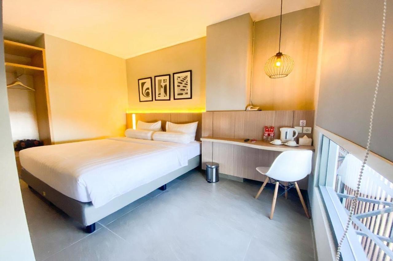 Front One King Hotel Tuban Tuban  エクステリア 写真