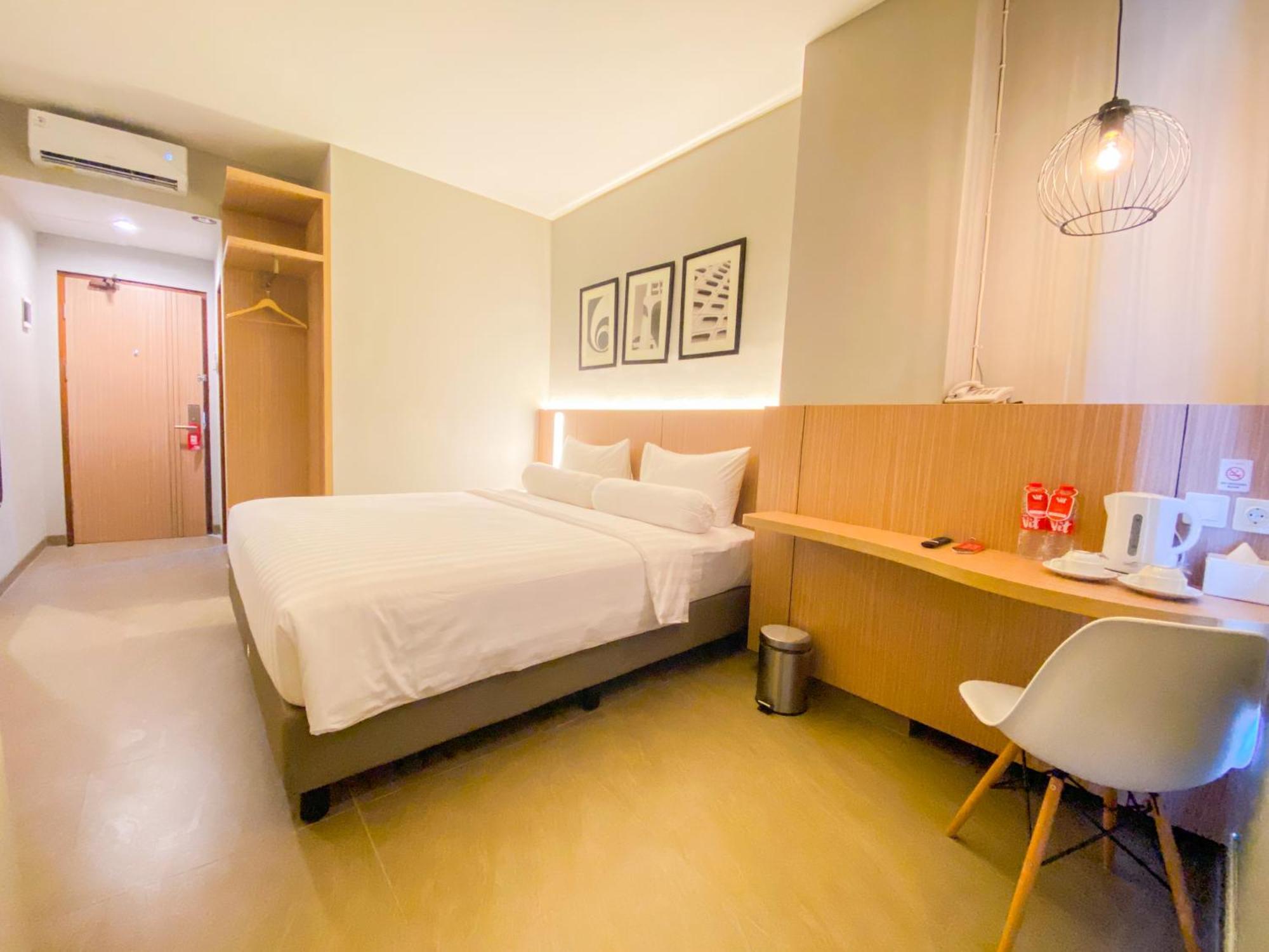 Front One King Hotel Tuban Tuban  エクステリア 写真
