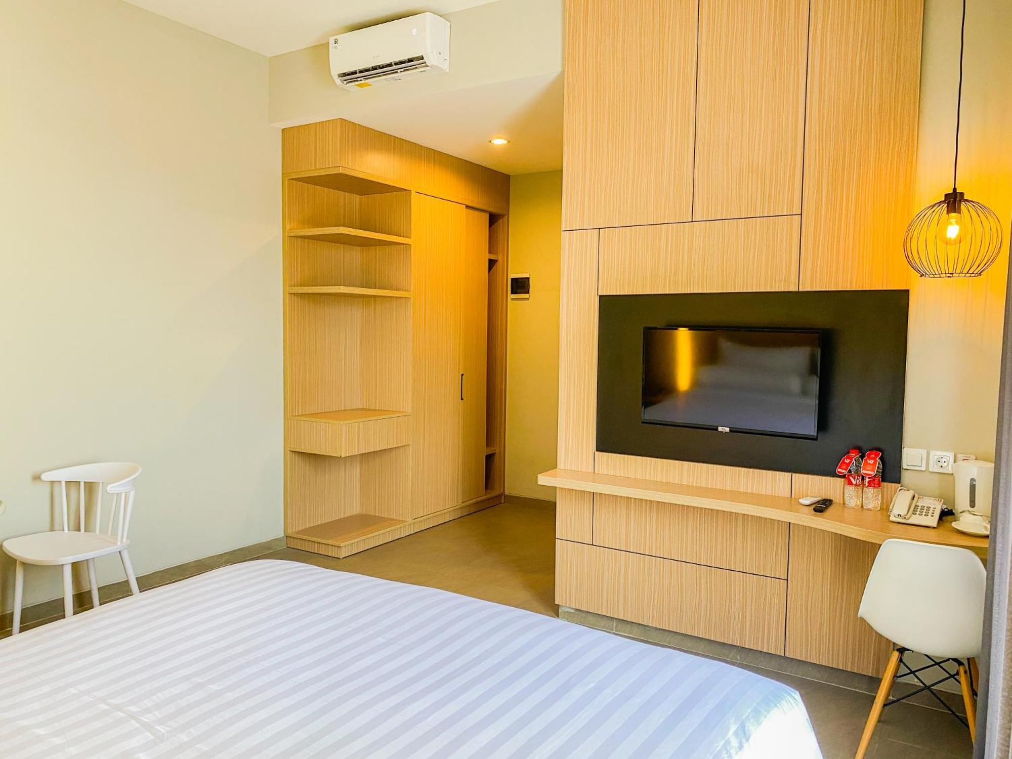 Front One King Hotel Tuban Tuban  エクステリア 写真